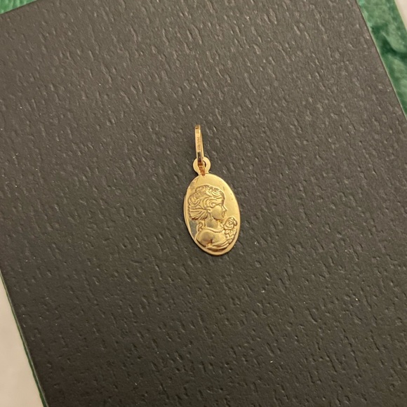 18k solid GOLD CAMEO PENDENT - Picture 3 of 7